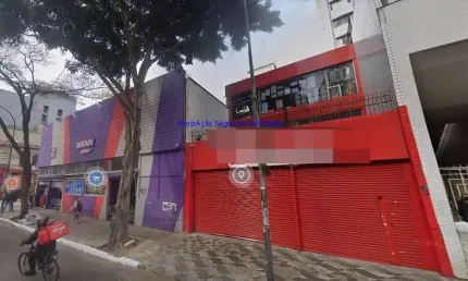 Prédio comercial  893m², 04 banheiros e 12 vagas na garagem; possui 3 pavimentos.  excelente localização á 3 minutos andando para a estação do metrô