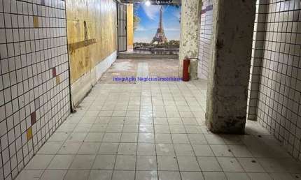Loja 60m² e 01 banheiro.  Excelente localização á 1 minuto andando para a estação do metrô Sé; Entre as Ruas Quinze de Novembro,  Anchieta
