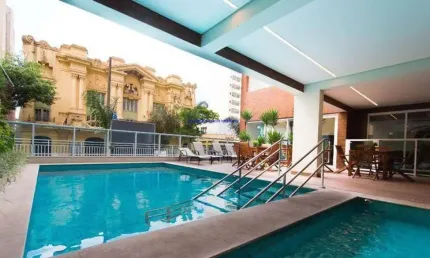 Apartamento 45m², 01 dormitório (sendo suíte), 02 banheiros e 01 vaga na garagem.  Condomínio com portaria, segurança 24hrs, piscina, academia