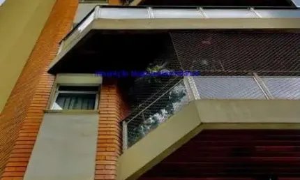 Apartamento 195m², 03 dormitórios (sendo 01 suíte), 02 banheiros e 03 vagas na garagem.  condomínio com portaria, segurança 24hrs, piscina