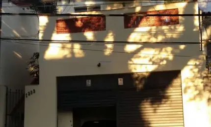Sobrado 100m²,  05 dormitórios e 02 banheiros.  excelente localização  entre as ruas cajaiba, cotoxó e avenida professor afonso bovero