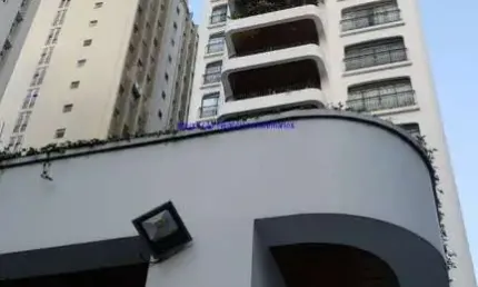 Apartamento 350m², 05 dormitórios (sendo 02 suítes), 05 banheiros e 04 vagas na garagem.  condomínio com portaria, segurança 24hrs, piscina