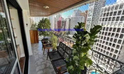 Apartamento MOBILIADO 140m², 03 dormitórios (sendo  01 suíte), 03 banheiros e 01 vaga na garagem.  Condomínio com portaria, segurança 24hrs