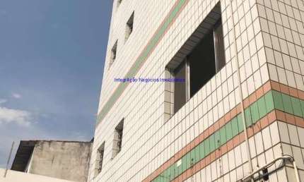 Prédio Comercial 800m², 13 banheiros, 20 vagas de garagem; Possui 4 pavimentos.  Excelente localização entre a Rua Bicudo de Brito