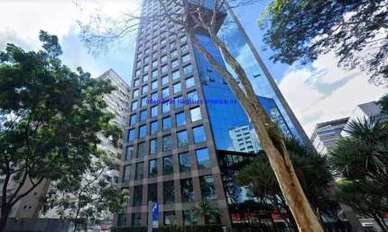 Conjunto Comercial 222m², 02 banheiros e 05 vagas na garagem.  Condomínio com recepção e segurança 24hrs.  Excelente localização