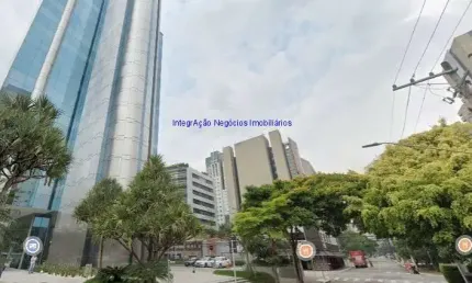 Conjunto Comercial 267m², 01 banheiro e 06 vagas na garagem.  Condomínio com recepção e segurança 24hrs.  Excelente localização