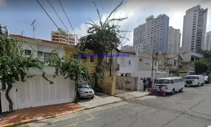 Sobrado Comercial 118m², 01 banheiro e 01 vaga de garagem .  Excelente localização  entre as Ruas Professor João Martinho e  Tutóia.