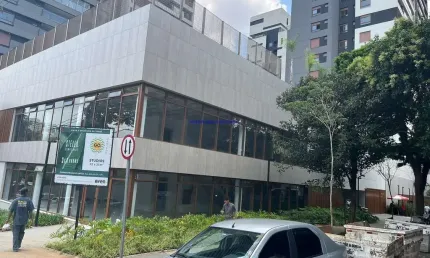 Prédio comercial 400m², 02 banheiros e 03 vagas na garagem.  excelente localização entre as ruas brunilda, stela marina e comendador eduardo saccab