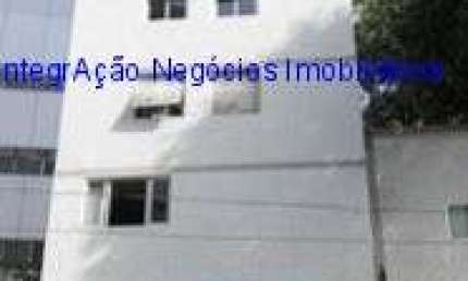 Apartamento 66m², 01 dormitório e 01 banheiro.  Condomínio com portaria, segurança 24hrs.  Excelente localização
