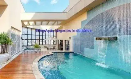 Apartamento 33m², 01 dormitório, 01 banheiro e 01 vaga na garagem.  Condomínio com portaria, segurança 24hrs, piscina, churrasqueira, academia