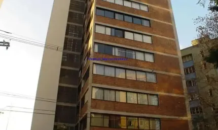 Apartamento 218m², 03 dormitórios (sendo 01 suíte), 03 banheiros e 01 vaga na garagem.  condomínio com portaria 24 horas e com um amplo jardim.