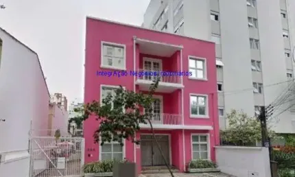 Prédio Comercial 672,00m², 12 banheiros e 03 vagas na garagem.  Excelente localização  entre as Ruas Alcides Pertiga, João Moura e Avenida Rebouças