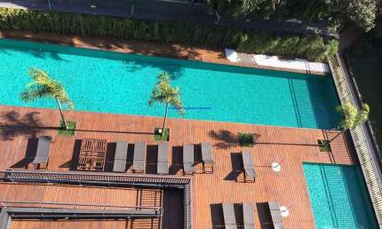Apartamento 75m², 01 dormitório, 01 banheiro e 01 vaga na garagem.  Condomínio com portaria, segurança 24hrs, piscina, sauna, lavanderia