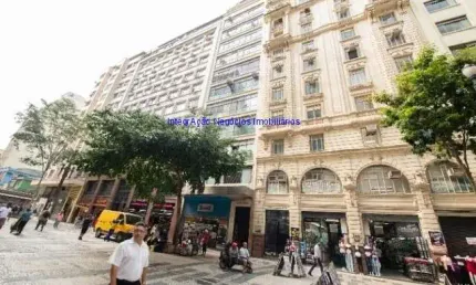 Conjunto Comercial 124m², 03 salas e 03 banheiros.  Condomínio com recepção e segurança 24hrs.  Excelente localização