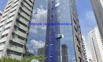 Conjunto Comercial 45m², 01 banheiro e 01 vaga na garagem.  Condomínio com recepção e segurança 24hrs.  Excelente localização