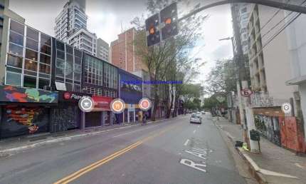 Loja  300m²; Sendo 150m² de subsolo e 02 banheiros   Excelente localização á 9 minutos andando para a estação do metrô Consolação