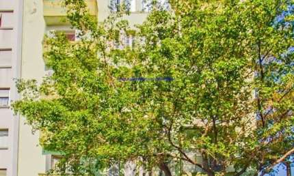 Apartamento 68m², 01 dormitório, 01 banheiro e 01 vaga na garagem.  Condomínio com portaria, segurança 24hrs.  Excelente localização