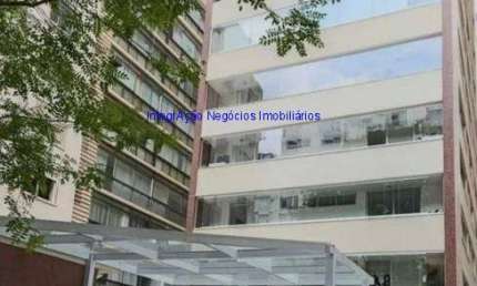 Apartamento 300m², 04 dormitórios (sendo 01 suíte), 04 banheiros e 02 vagas na garagem.  Condomínio com portaria, segurança 24hrs.  Excelente