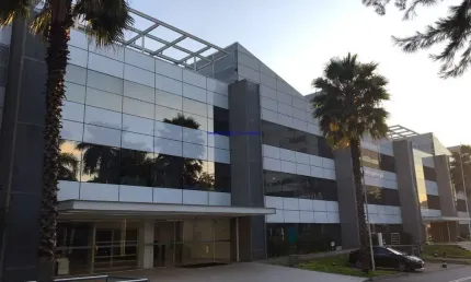 Conjunto comercial 4.459,00m² e 86 vaga na garagem.  condomínio com recepção e segurança 24hrs.  excelente localização
