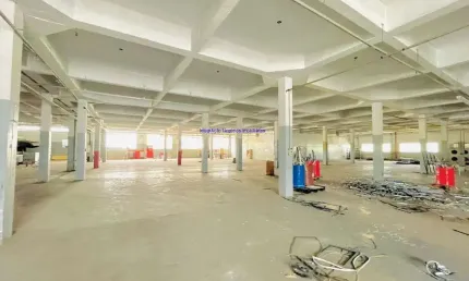 Galpão 2550m², 02 banheiros.  Excelente localização entre as Ruas Doutor Jorge Zaidan e dos Cravos.