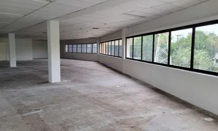 Conjunto Comercial 406,83m², 04 banheiros e 10 vaga na garagem.  Condomínio com recepção e segurança 24hrs.  Excelente localização