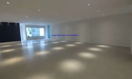 Loja 248,59m², 02 banheiros e espaco para 02 carros.  Excelente localização entre as Ruas Marquês de Paranaguá, Augusta e Caio Prado;