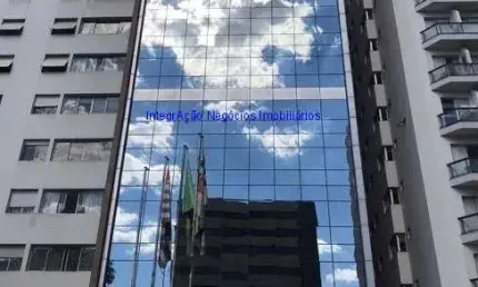 Prédio comercial  5.582m², 32 banheiros e 40 vagas na garagem; possui 13 pavimentos com 202m², 03 elevadores, 01 copa.   excelente localização