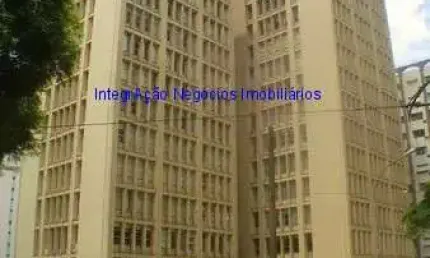Apartamento 275m², 04 dormitórios (sendo 02 suítes), 05 banheiros e 04 vagas na garagem.  Condomínio com portaria, segurança 24hrs e salão de festa