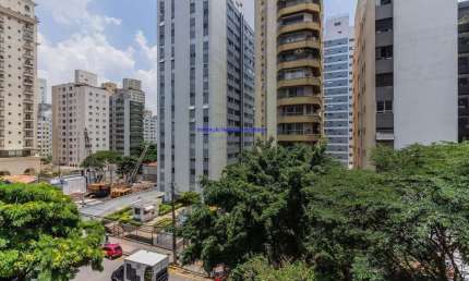 Apartamento 184m², 03 dormitórios (sendo 01 suíte), 02 banheiros e 01 vaga na garagem.  Condomínio com portaria, segurança 24hrs.