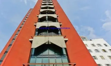 Apartamento DUPLEX 130m², 03 dormitórios (sendo 02 suítes), 03 banheiros e 02 vagas na garagem.  Condomínio com portaria, segurança 24hrs, piscina.