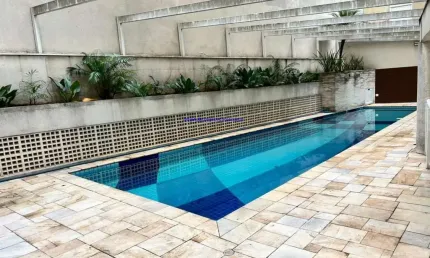 Condomínio com portaria, segurança 24hrs, piscina, salão de festa, churrasqueira, salão de jogos, sala de ginástica e jardim.  excelente localização