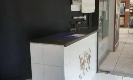 Loja 64m², 01 banheiro, 01 vaga na garagem.  condomínio com  segurança 24hrs.  excelente localização.
