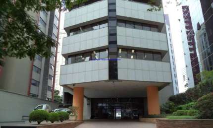 Conjunto Comercial 319m², 04 banheiros e 05 vagas na garagem.  Condomínio com recepção e segurança 24hrs. Excelente localização.