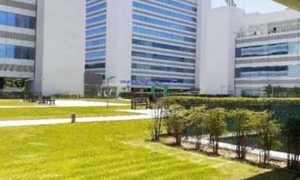 Conjunto Comercial 2.844m², 15 salas, 02 copas, 19 banheiros e 28 vagas na garagem.  Condomínio com recepção e segurança 24hrs.  Excelente localização