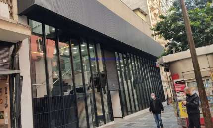 Prédio Comercial 1.100m², 1º Andar: vão livre escada na frete e fundos e elevador; 2º pavimento: laje de cobertura, escada no fundo; casa de máquinas
