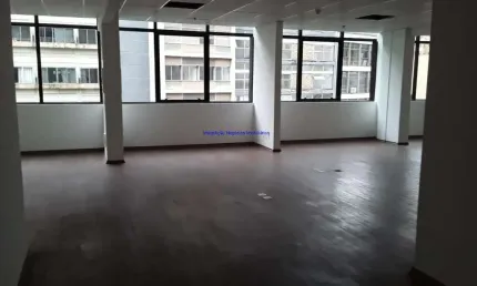 Laje comercial duplex 480m², 05 banheiros. prédio totalmente reformado e moderno; infraestrutura completa de hidráulica, elétrica.