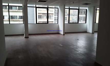 Conjunto Comercial 70m², 1 banheiro com infraestrutura para mais 2 banheiros. Prédio totalmente reformado e moderno.