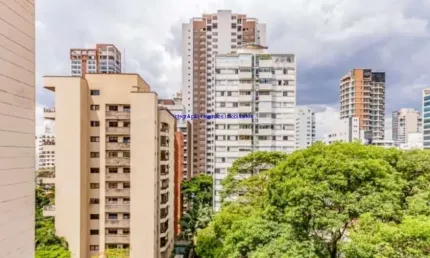 Apartamento 230m², 04 dormitórios (sendo suítes), 05 banheiros e 04 vagas na garagem.   condomínio portaria 24hrs, piscina, salão de festa.