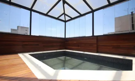 Apartamento 314m², 03 dormitórios (sendo suítes), 04 banheiros e 04 vagas na garagem.   Condomínio portaria 24hrs, piscina, salão de festa, academia.