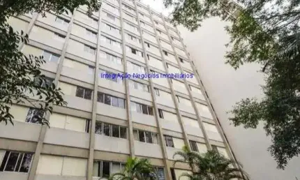 Apartamento 115m², 03 dormitórios (sendo 01 suíte), 03 banheiros e 01 vaga na garagem.  Condomínio com portaria 24hrs, salão de festa, churrasqueira.
