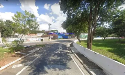 Terreno 600m².  Excelente localização á 6 minutos andando para a estação do metrô Cidade Universitária; Próximo as Avenidas Engenheiro Billings.