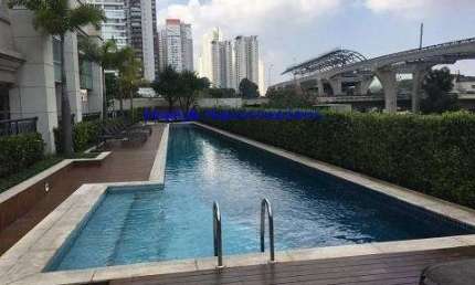 Apartamento Duplex 225m², 03 dormitórios (sendo suítes), 04 banheiros e 03 vagas na garagem.   Condomínio com portaria, segurança 24hrs, piscina.