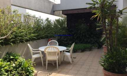 Apartamento Duplex 700m², 04 dormitórios (sendo suítes), 05 banheiros e 04 vagas na garagem.    Condomínio com portaria, segurança 24hrs, piscina.