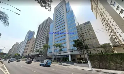 Conjunto Comercial 170m², 02 banheiros e 05 vagas na garagem.   Condomínio com recepção e segurança 24hrs.  Excelente localização.