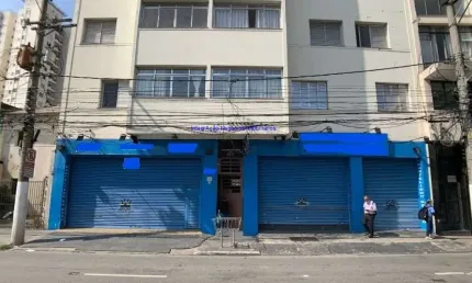 Loja 370m², 02 banheiros.   excelente localização á 5 minutos andando para a estação do metrô campo belo; entre as ruas princesa isabel.