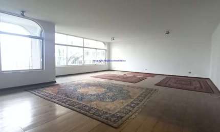 Apartamento 230m², 03 dormitórios (sendo 01 suíte), 02 banheiros e 02 vagas na garagem.   Condomínio com portaria 24hrs.  Excelente localização