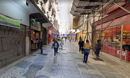 Conjunto Comercial 30m², 01 sala e 01 banheiro.  Condomínio com recepção e segurança 24hrs.  Excelente localização á 3 minutos andando para a estação