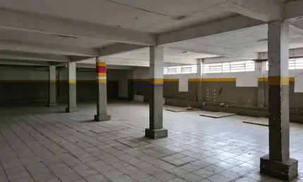 Galpão 1.780m², 01 banheiro, 01 escritório, 05 docas e 06 vagas na garagem.   Excelente localização entre as Ruas Santa Auta, Benedito Guedes