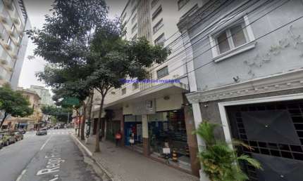 Apartamento 42m², 01 dormitório e 01 banheiro.   Condomínio com portaria.  Excelente localização á 5 minutos andando para a estação do metrô República