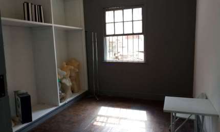 Loja 50m², 01 banheiro; Piso Superior 03 salas com 12m², cada  Excelente localização á 10 minutos andando para a estação do metrô Ana Rosa;